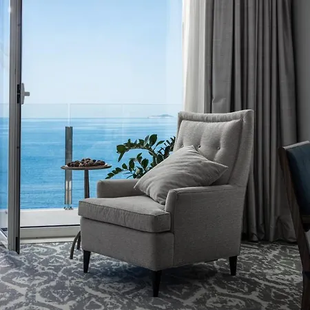 Royal Blue Hotel